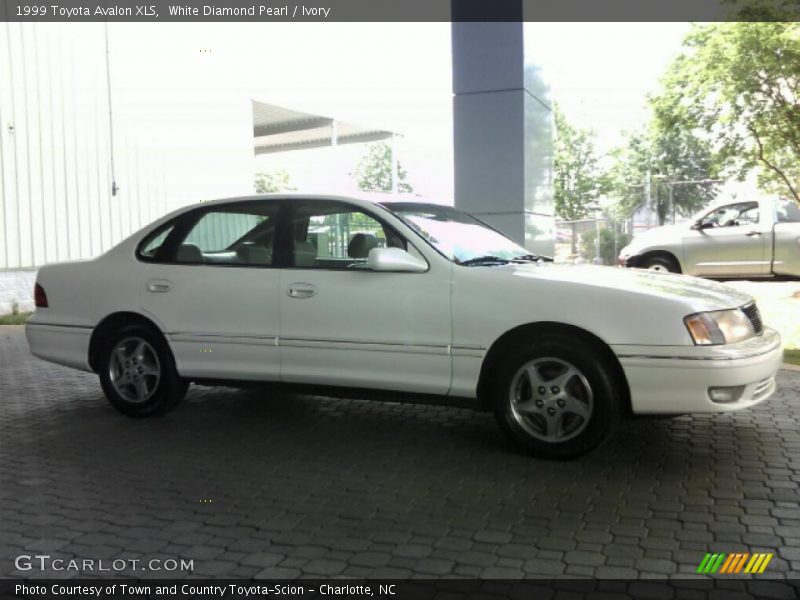 White Diamond Pearl / Ivory 1999 Toyota Avalon XLS