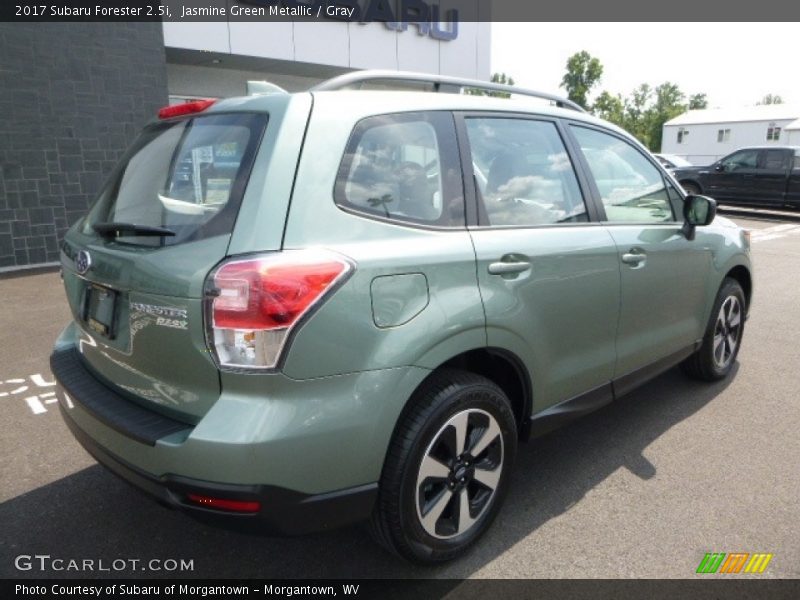Jasmine Green Metallic / Gray 2017 Subaru Forester 2.5i