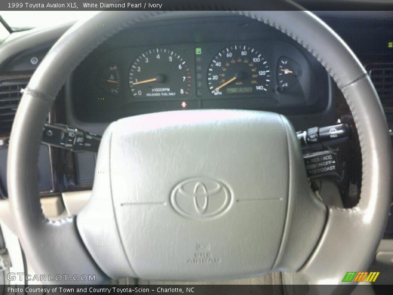 White Diamond Pearl / Ivory 1999 Toyota Avalon XLS