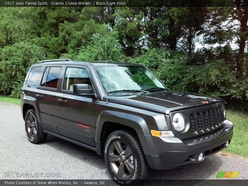 Front 3/4 View of 2017 Patriot Sport