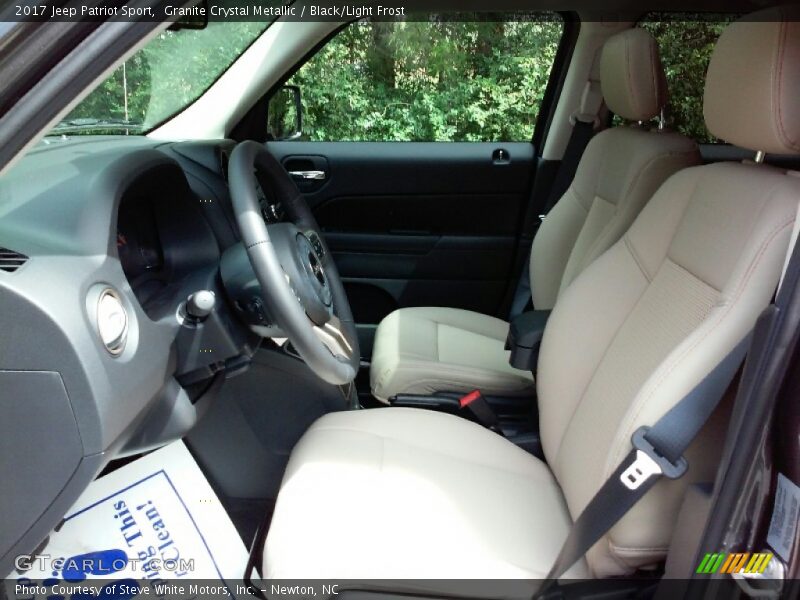  2017 Patriot Sport Black/Light Frost Interior