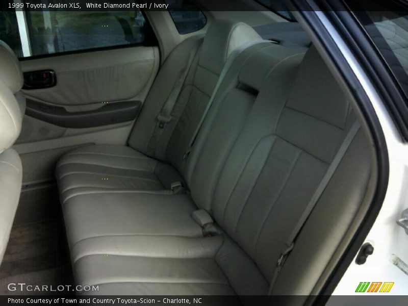 White Diamond Pearl / Ivory 1999 Toyota Avalon XLS