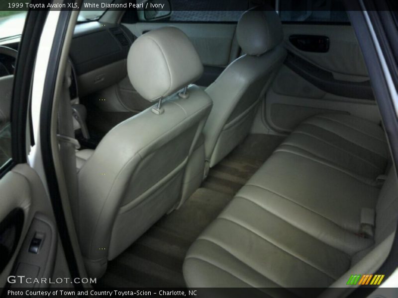White Diamond Pearl / Ivory 1999 Toyota Avalon XLS