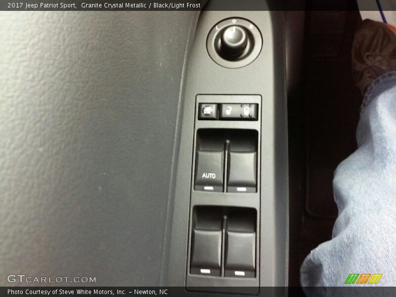 Granite Crystal Metallic / Black/Light Frost 2017 Jeep Patriot Sport