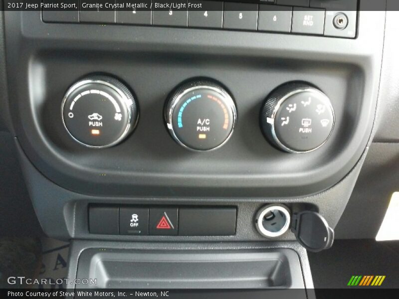 Granite Crystal Metallic / Black/Light Frost 2017 Jeep Patriot Sport