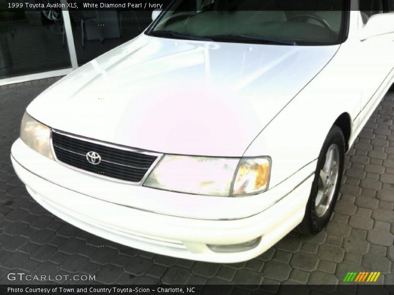 White Diamond Pearl / Ivory 1999 Toyota Avalon XLS