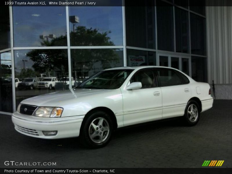 White Diamond Pearl / Ivory 1999 Toyota Avalon XLS