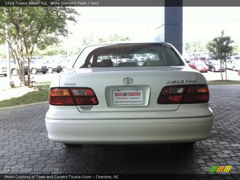 White Diamond Pearl / Ivory 1999 Toyota Avalon XLS