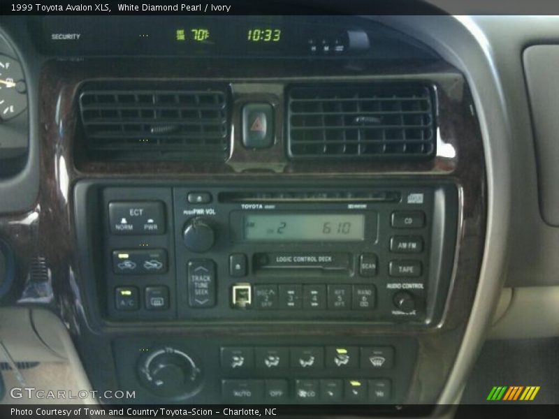 White Diamond Pearl / Ivory 1999 Toyota Avalon XLS
