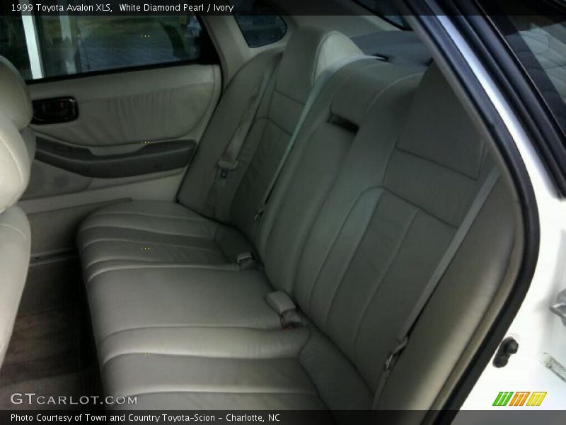 White Diamond Pearl / Ivory 1999 Toyota Avalon XLS