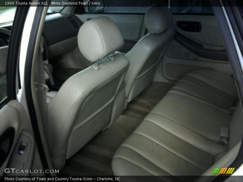 White Diamond Pearl / Ivory 1999 Toyota Avalon XLS