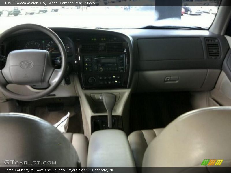 White Diamond Pearl / Ivory 1999 Toyota Avalon XLS