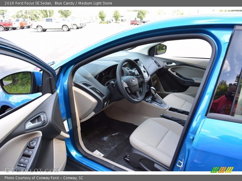 Blue Candy / Medium Light Stone 2016 Ford Focus SE Sedan