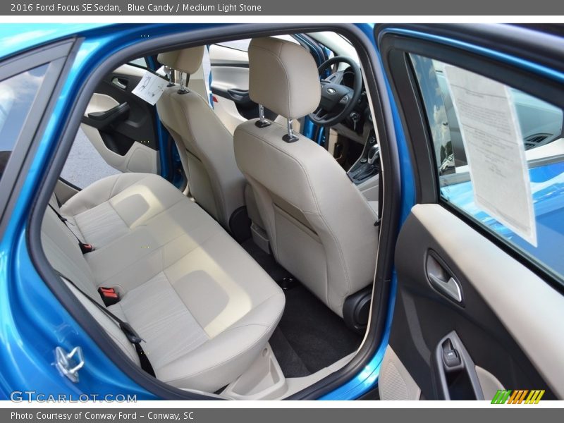 Blue Candy / Medium Light Stone 2016 Ford Focus SE Sedan
