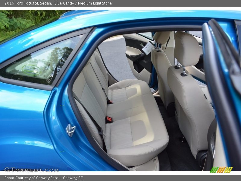 Blue Candy / Medium Light Stone 2016 Ford Focus SE Sedan