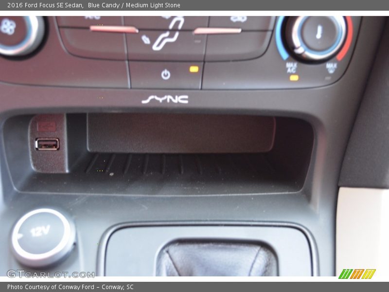 Blue Candy / Medium Light Stone 2016 Ford Focus SE Sedan