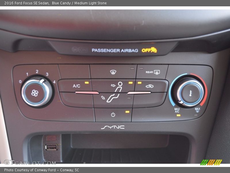 Blue Candy / Medium Light Stone 2016 Ford Focus SE Sedan