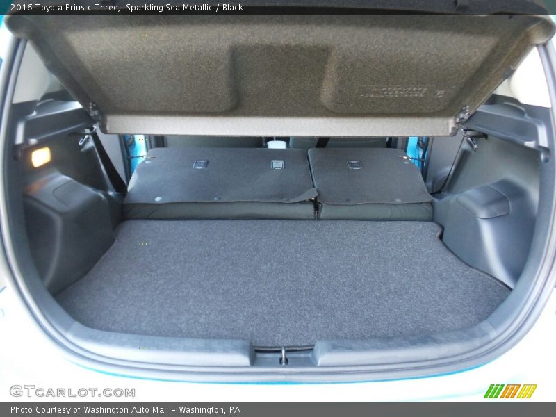 Sparkling Sea Metallic / Black 2016 Toyota Prius c Three