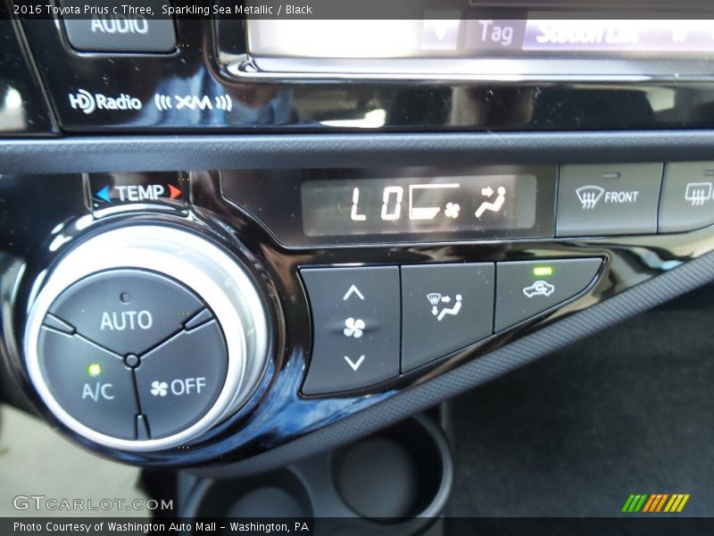 Sparkling Sea Metallic / Black 2016 Toyota Prius c Three