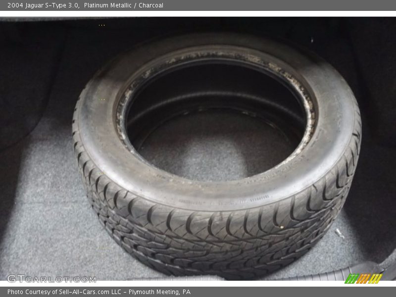 Platinum Metallic / Charcoal 2004 Jaguar S-Type 3.0