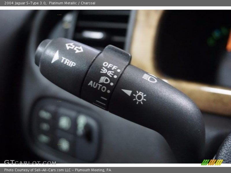 Platinum Metallic / Charcoal 2004 Jaguar S-Type 3.0