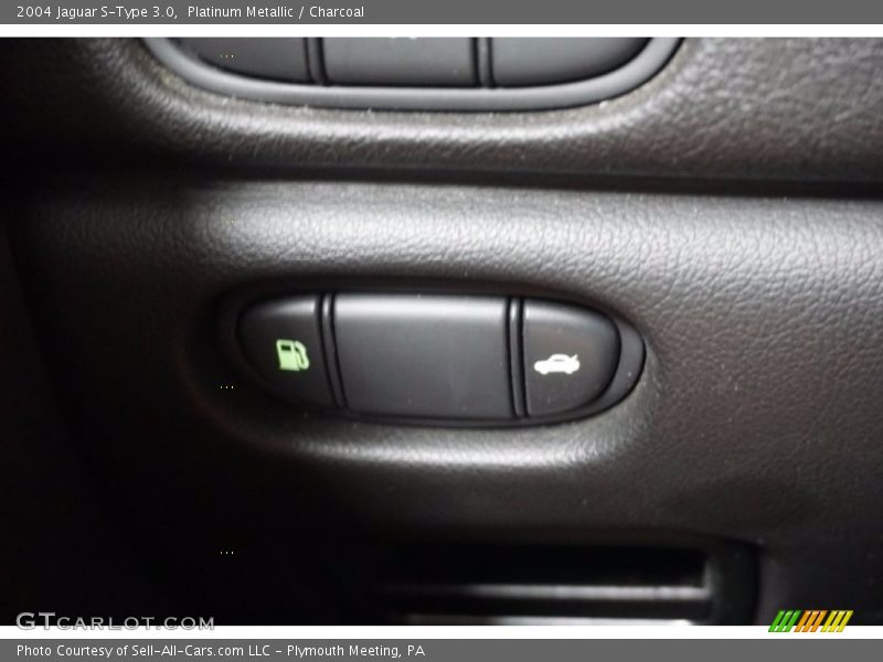 Platinum Metallic / Charcoal 2004 Jaguar S-Type 3.0