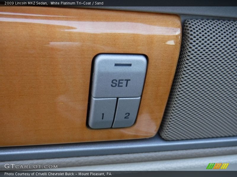 White Platinum Tri-Coat / Sand 2009 Lincoln MKZ Sedan