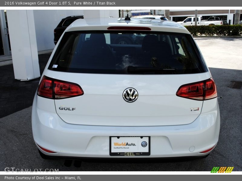 Pure White / Titan Black 2016 Volkswagen Golf 4 Door 1.8T S