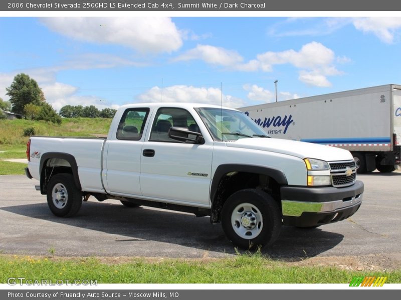 Front 3/4 View of 2006 Silverado 2500HD LS Extended Cab 4x4