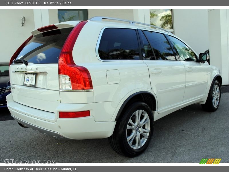 Ice White / Beige 2013 Volvo XC90 3.2