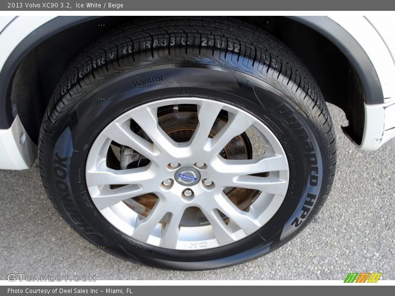 Ice White / Beige 2013 Volvo XC90 3.2