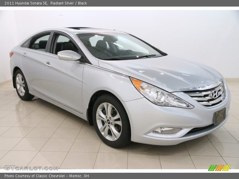 Radiant Silver / Black 2011 Hyundai Sonata SE