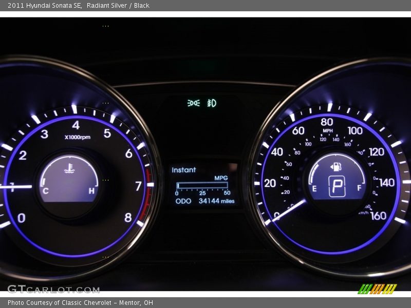 Radiant Silver / Black 2011 Hyundai Sonata SE