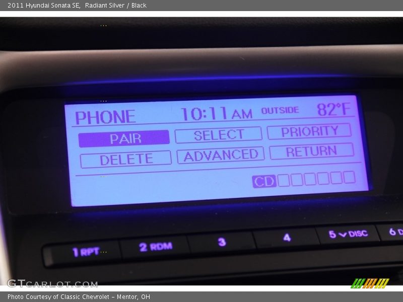 Radiant Silver / Black 2011 Hyundai Sonata SE