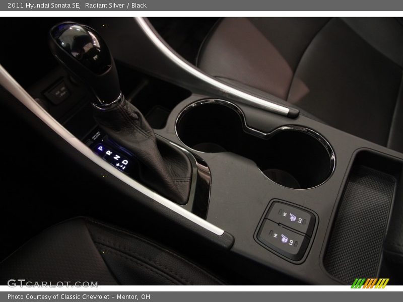 Radiant Silver / Black 2011 Hyundai Sonata SE