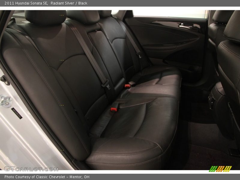 Radiant Silver / Black 2011 Hyundai Sonata SE