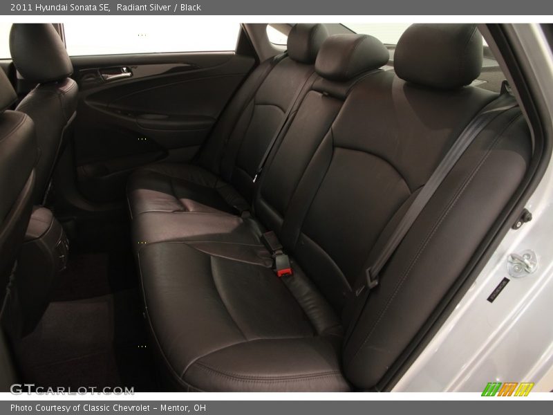 Radiant Silver / Black 2011 Hyundai Sonata SE