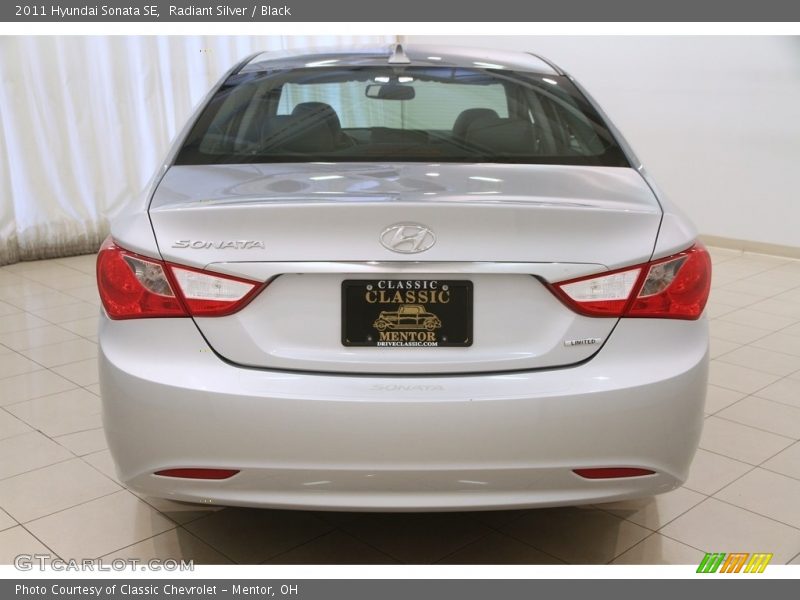 Radiant Silver / Black 2011 Hyundai Sonata SE