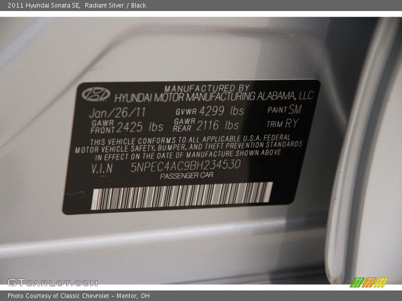 Radiant Silver / Black 2011 Hyundai Sonata SE