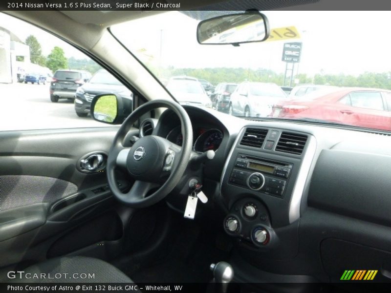 Super Black / Charcoal 2014 Nissan Versa 1.6 S Plus Sedan