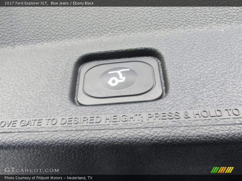 Blue Jeans / Ebony Black 2017 Ford Explorer XLT