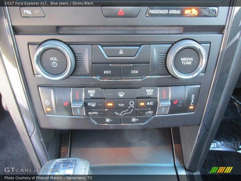 Blue Jeans / Ebony Black 2017 Ford Explorer XLT