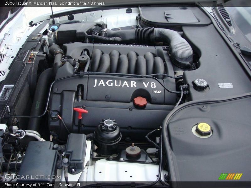 Spindrift White / Oatmeal 2000 Jaguar XJ Vanden Plas