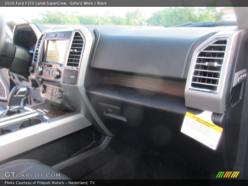 Oxford White / Black 2016 Ford F150 Lariat SuperCrew