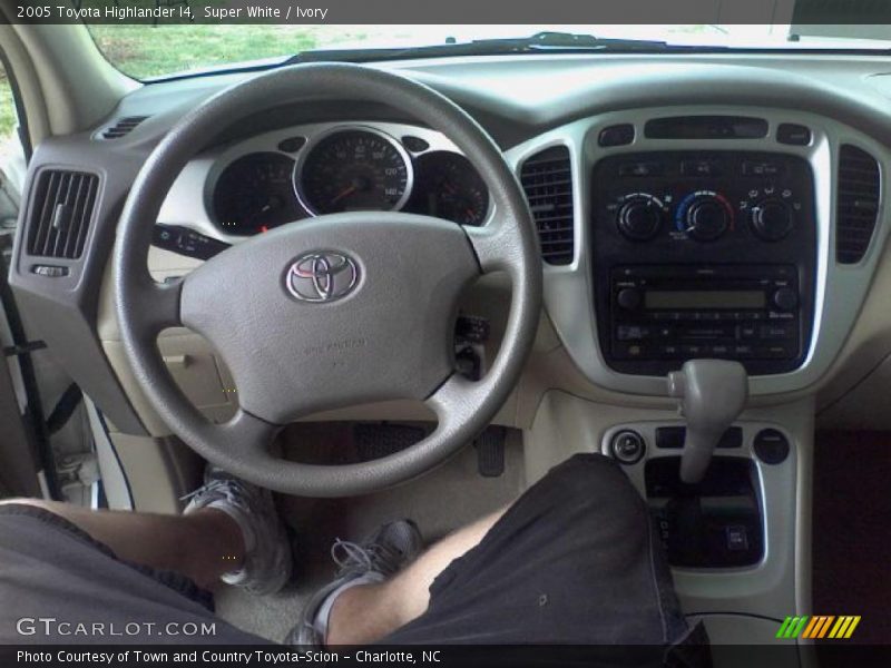 Super White / Ivory 2005 Toyota Highlander I4