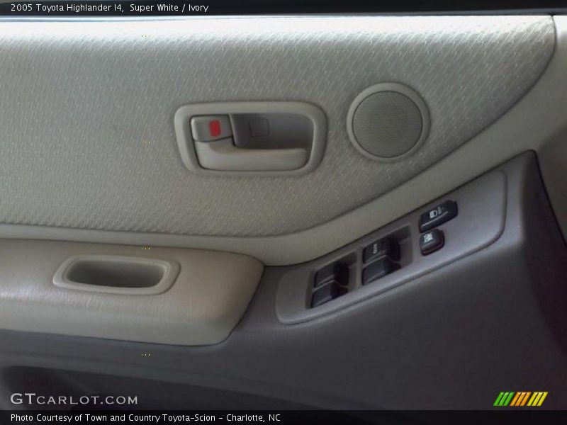 Super White / Ivory 2005 Toyota Highlander I4