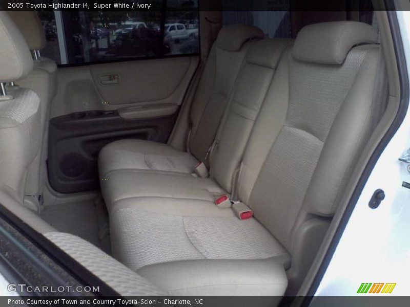 Super White / Ivory 2005 Toyota Highlander I4