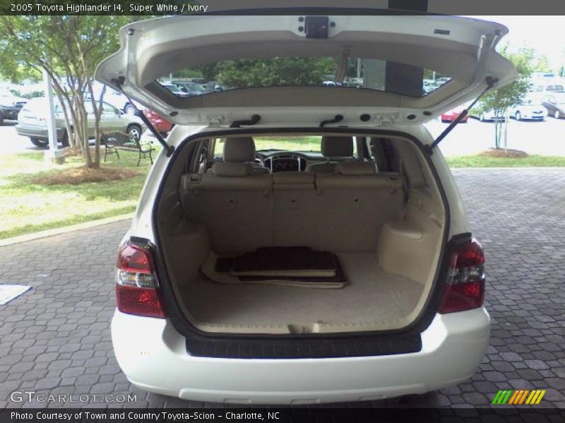 Super White / Ivory 2005 Toyota Highlander I4