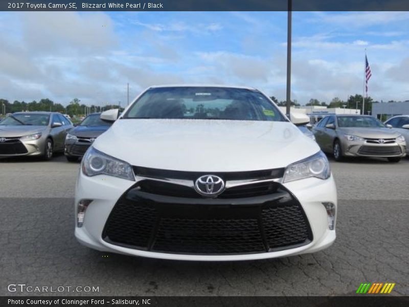 Blizzard White Pearl / Black 2017 Toyota Camry SE