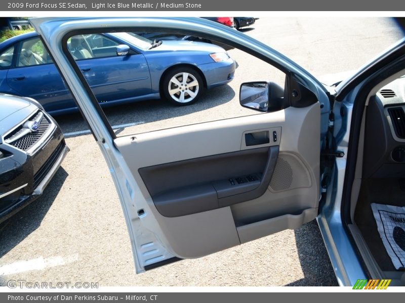 Light Ice Blue Metallic / Medium Stone 2009 Ford Focus SE Sedan